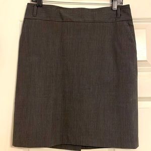 Banana Republic Suiting Skirt - gray pinstripe size 8